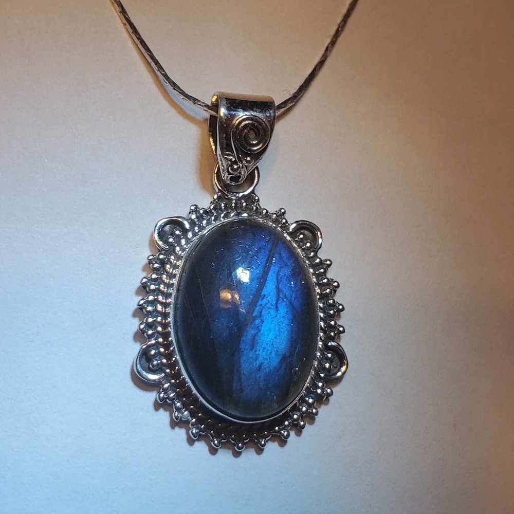 LABRADORITE   STERLING  SILVER  PENDANT. - Picture 2 of 10